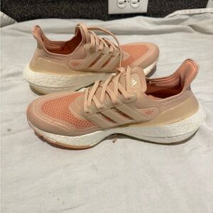 Adidas Women's ultraboost 21 Sneakers size 8